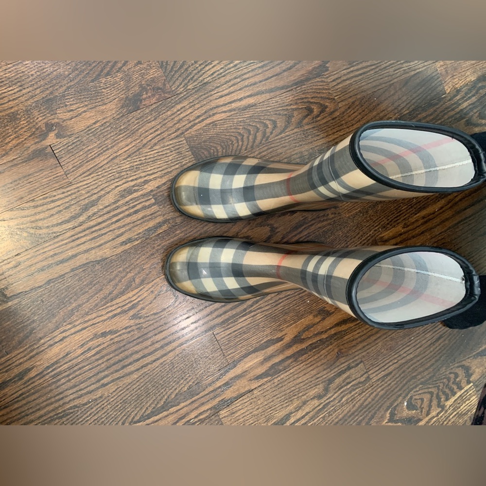 Burberry Men's Checkered Boots - Black, Tan, and Red - Picture 5 of 7